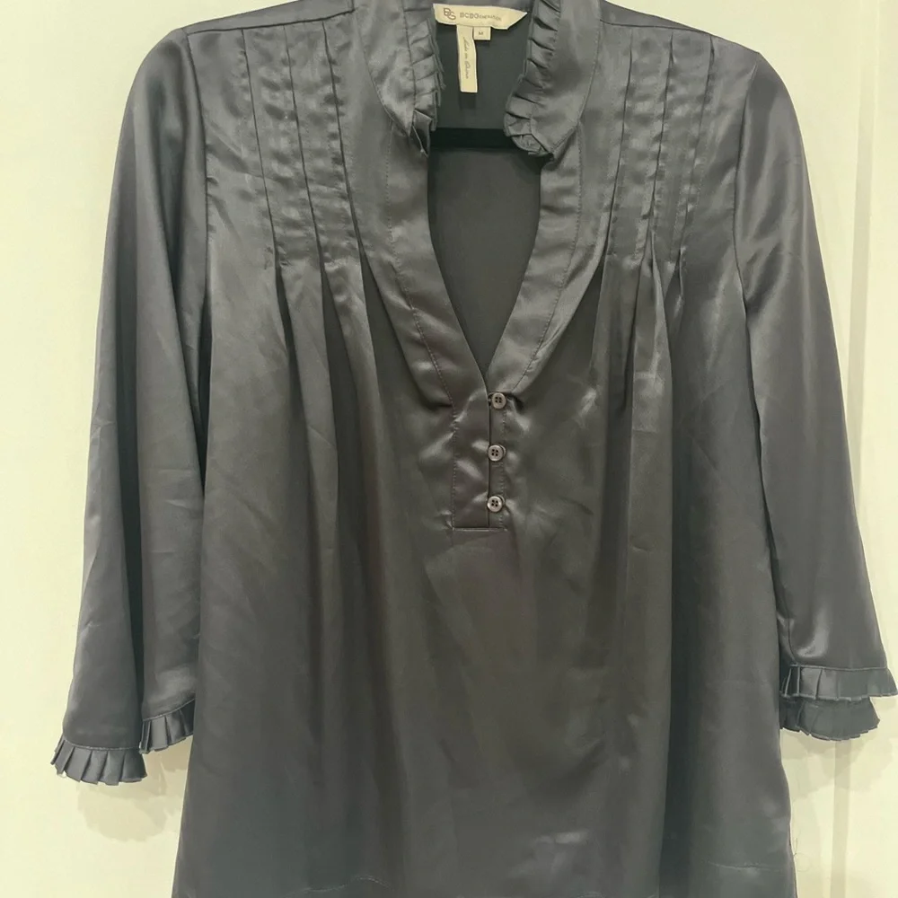 BCBGeneration Black Ruffled Top - Picture 3 of 4